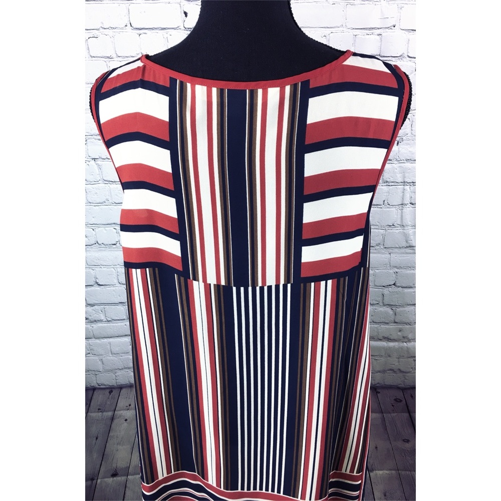 Max Studio Sleeveless Shell Top - Picture 4 of 4
